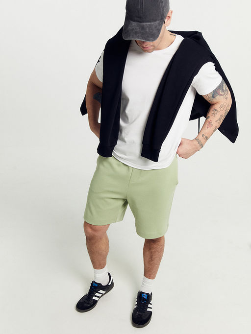 Шорты мужские в зеленом цвете