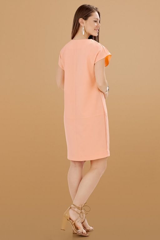 Платье свободного силуэта с V-вырезом розовое