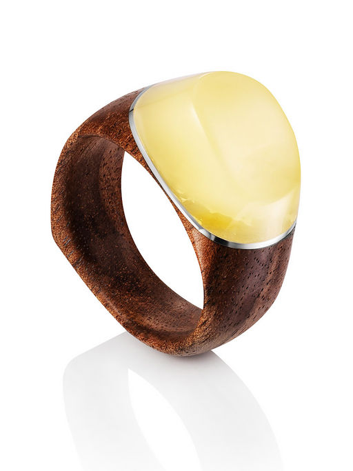 Эффектное кольцо из древесины со вставкой из натурального янтаря Индонезия