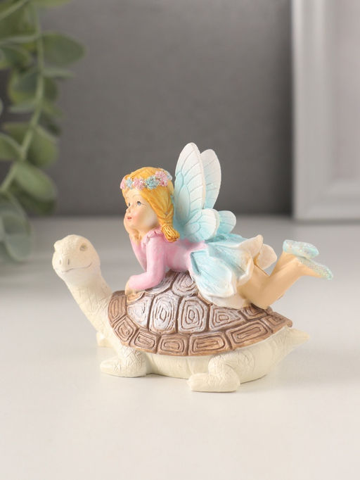 Фигурка полистоун Девочка-фея верхом на черепахе, 9.5?5?7 см