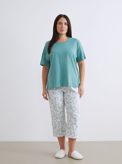 Bisiklet Yaka ?i?ekli Kad?n Kaprili Pijama Tak?m?