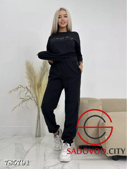 Женский спортивный костюм