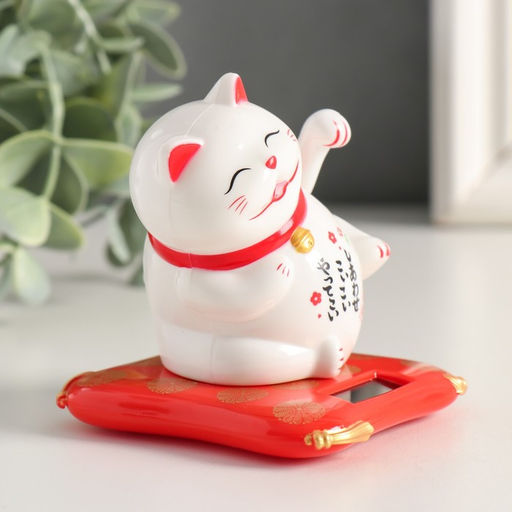 Маятник настольный антистресс «Манэки-нэко белый на подушке», пластик, от солнечной батареи, 6.5×7.5×7 см