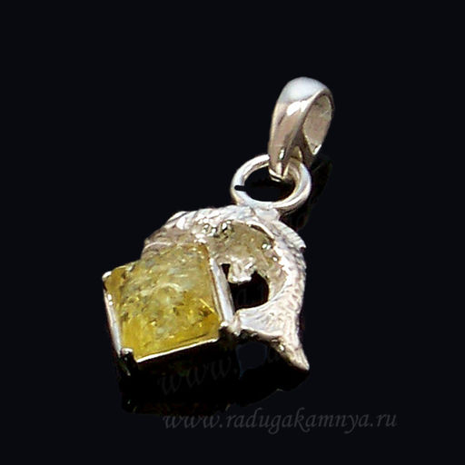 Кулон с янтарём в посеребрении "рыбка на ромбе" 14*21мм медовый
