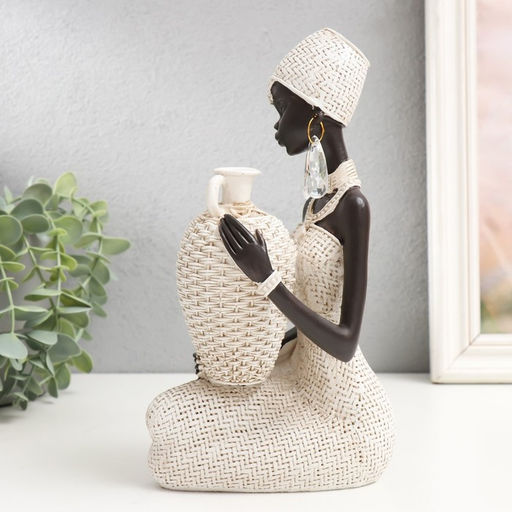 Фигурка полистоун «Африканка сидит с плетёным кувшином», белый, 23×13.5×10.3 см