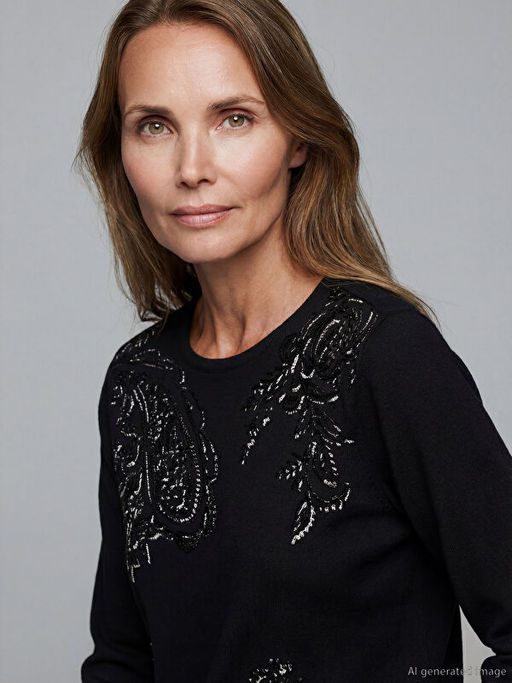 Bisiklet Yaka Desenli Kad?n Ti??rt