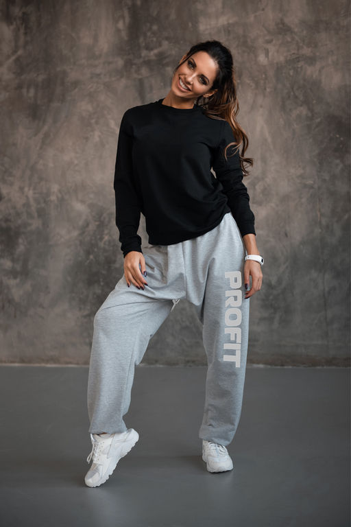 Брюки "бананы" с серым принтом