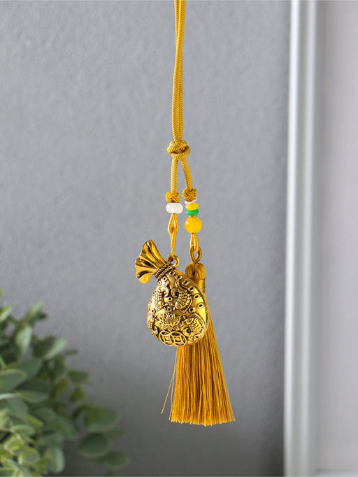 Подвеска металл, текстиль "Мешок и рыбы с лотосом, с кисточкой" золотистый 1,5х5,5х14 см