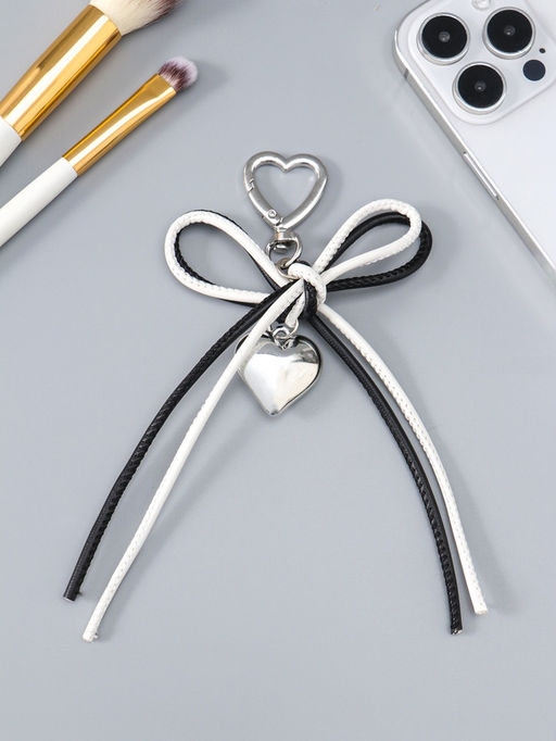 Брелок на карабине "Двойной бант с сердцем" бело-чёрный 14х9х1,5 см