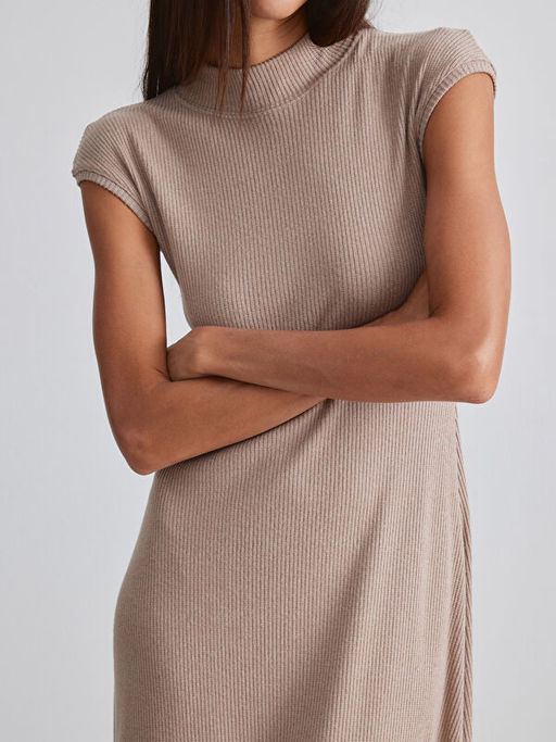 Dik Yaka Belden Oturtmal? Elbise