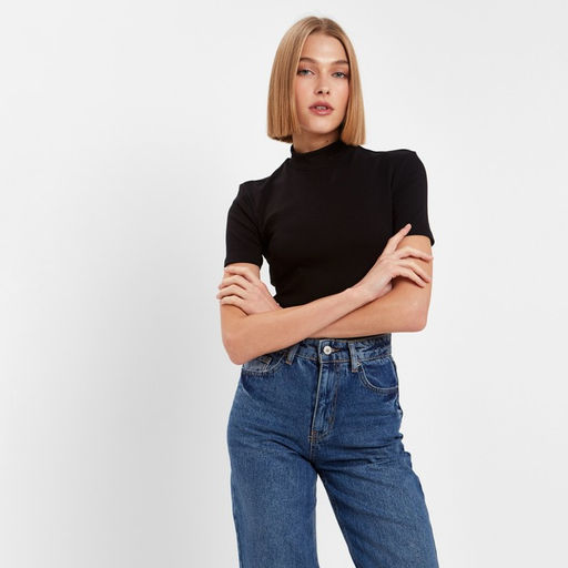 Футболка однотонная женская MINAKU SLIM FIT: чёрная, размер 42