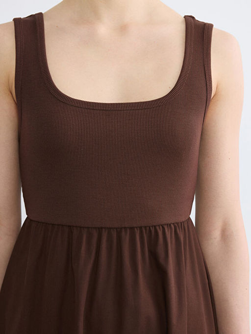 Kare Yaka B?zg?l? Belden Oturtmal? Elbise