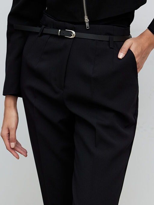 Beli Kemerli Havu? Kesim Kad?n Pileli Pantolon