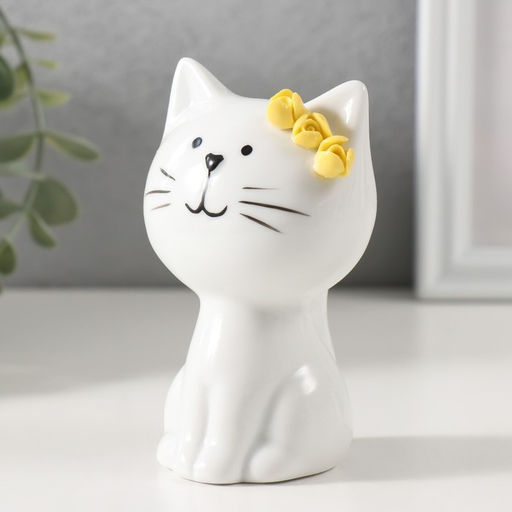 Фигурка керамика «Котик белый с жёлтыми цветочками на ушке, сидит», 7.2×6.5×10.3 см