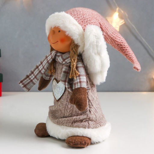 Интерьерная кукла текстильная Ангелочек Марфуша в бежевом вязаном платье с сердечком, 35?15?11 см - Simaland фото 3