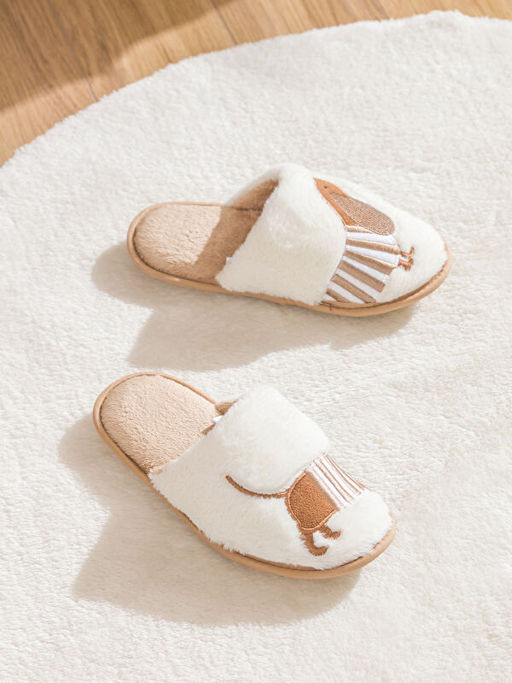 K?pek Nak??l? Kad?n Ev Terli?i