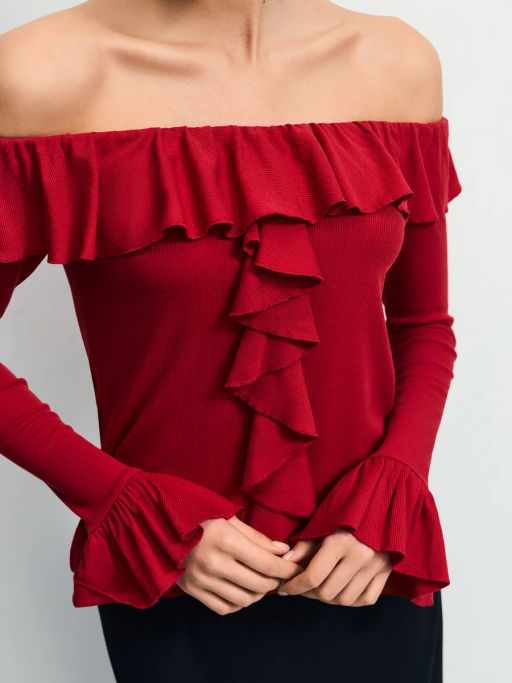 Приталенный лонгслив с рюшами / Zarina