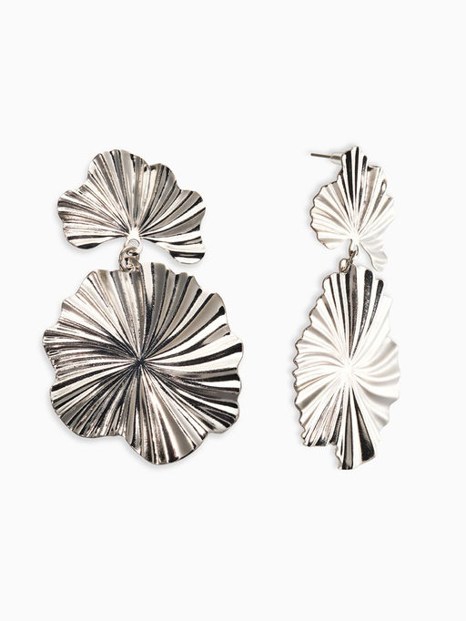 Цена за 2 шт. Серьги металл «Атмосфера» сжатые цветы, цвет серебро