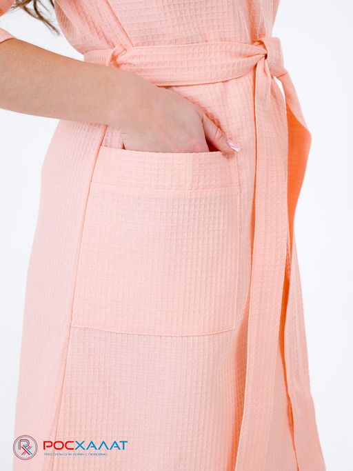 Женский укороченный вафельный халат с планкой нежно-персиковый В-01 (17)