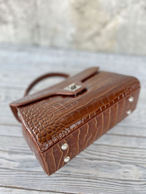 Женская лаковая сумка под крокодила HW-7711 Браун