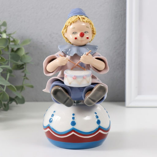 Сувенир музыкальный механический «Клоун с барабаном, сидит на чашке», керамика, 9.5×12.5×19.5 см