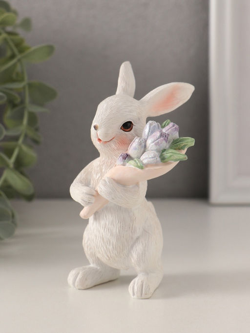 Фигурка полистоун Белый кролик с букетом тюльпанов, 7?6?11.5 см