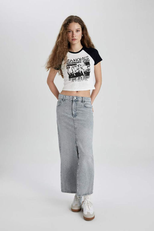 Ramones Облегающая футболка с короткими рукавами и круглым вырезом в рубчик - Defacto фото 2