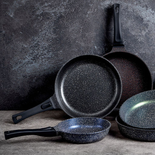 Сковорода с тефлоновым покрытием д22см "Мегаполис Серебро Induction", h5,1см, s0,36-0,4см, ручка из термостойкого пластика (Россия) Подходит для индукционных плит.