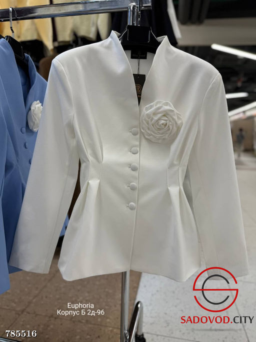 Женский приталенный пиджак с цветком - Bruno фото 6