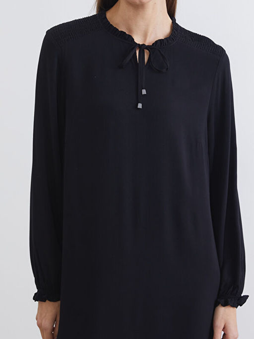 Ba?lamal? Yaka Elbise