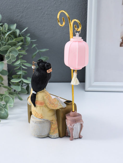 Фигурка светящаяся «Девочка в кимоно занимается каллиграфией», полистоун, 3×AG3, 6.8×11.5×21 см