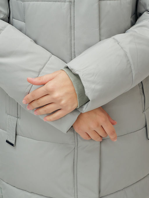 Пальто утепленное стеганное зимнее с капюшоном женское зеленого цвета 9608Z