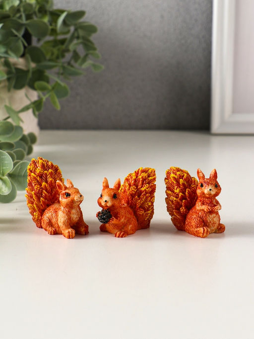 Цена за 2 шт. Фигурка полистоун «Белочка с пушистым хвостиком», 5×3×4.5 см, МИКС