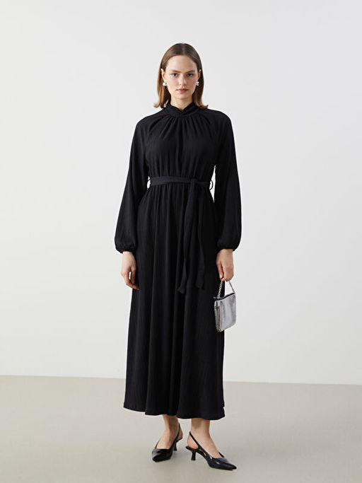 Dik Yaka Dokulu Elbise