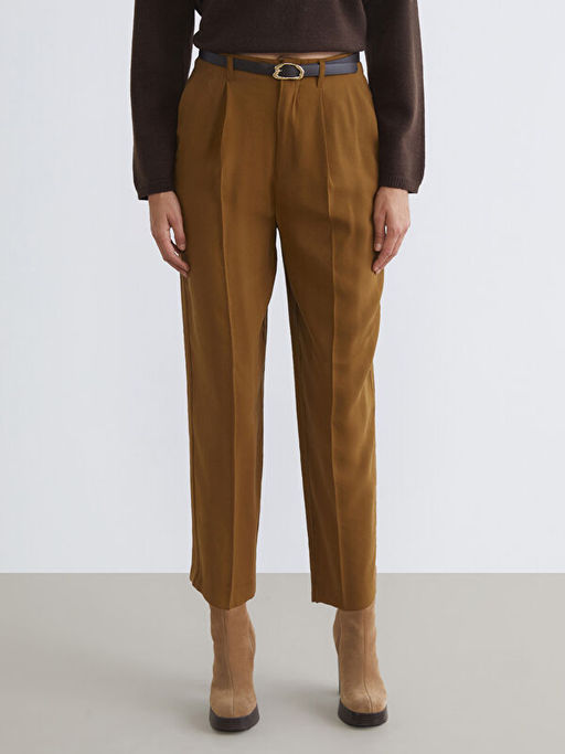 Beli Kemerli Loose Fit Kad?n Pileli Pantolon