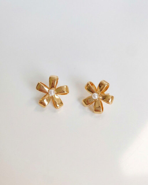 Стильные серьги