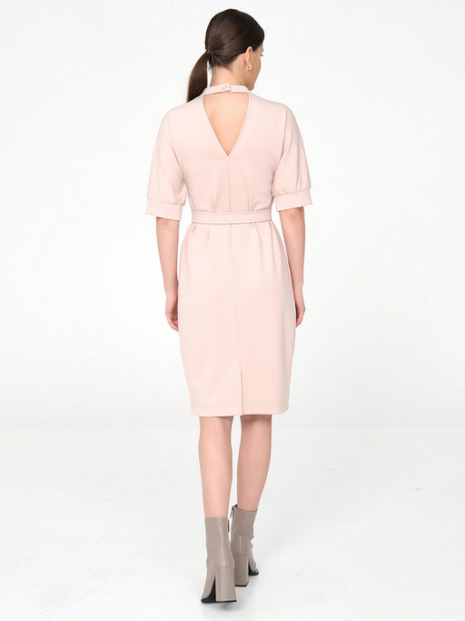 Платье с вырезом по спинке