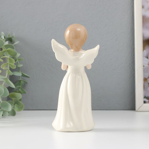 Фигурка керамика «Девочка-ангел в белом платье с сердцем в руках», 6.6×5×15.7 см