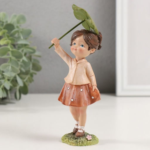 Фигурка полистоун «Малышка с зелёным клевером», 6.5×5.5×15.5 см