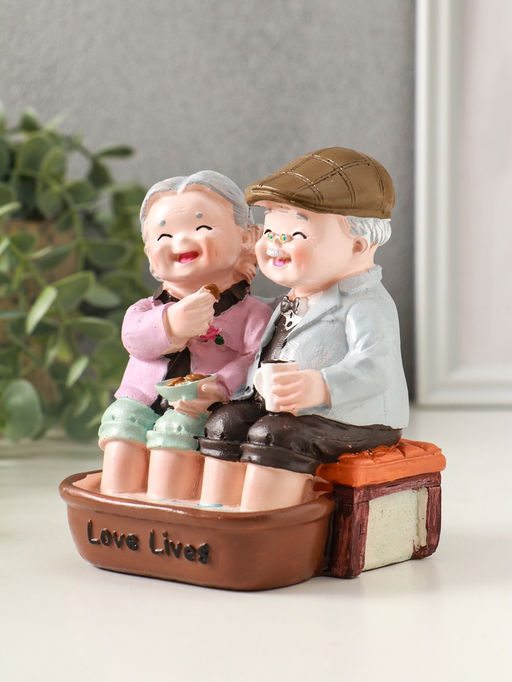 Фигурка полистоун «Дедуля с бабулей - спа процедуры», 11×9.5×12.5 см