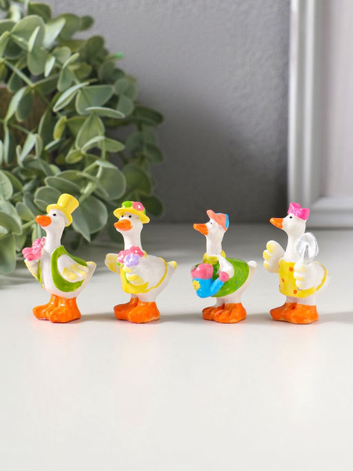 Набор фигурок 4 шт. «Гусятки в ярких нарядах», полистоун, 2.5×2.5×5.5 см
