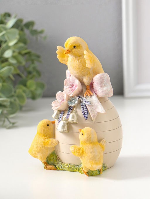 Фигурка полистоун Цыплята с яичком с розовыми цветами и колокольчиками, 15 см