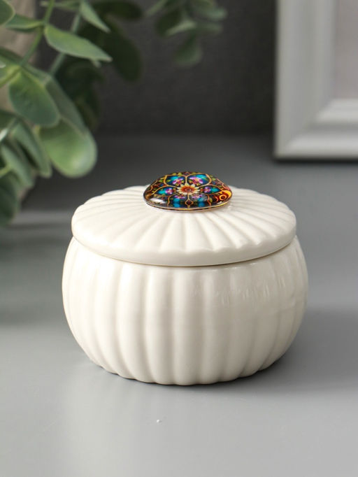 Шкатулка для украшений «Цветок-калейдоскоп«, с крышкой, белая, керамика, 7×7×5.3 см