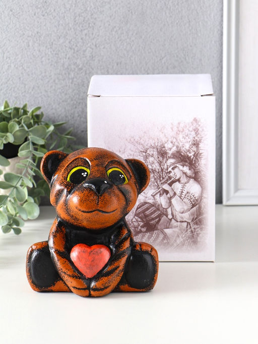 Копилка для денег Тигрёнок с сердцем, гипс, 14.5?13.5?13 см