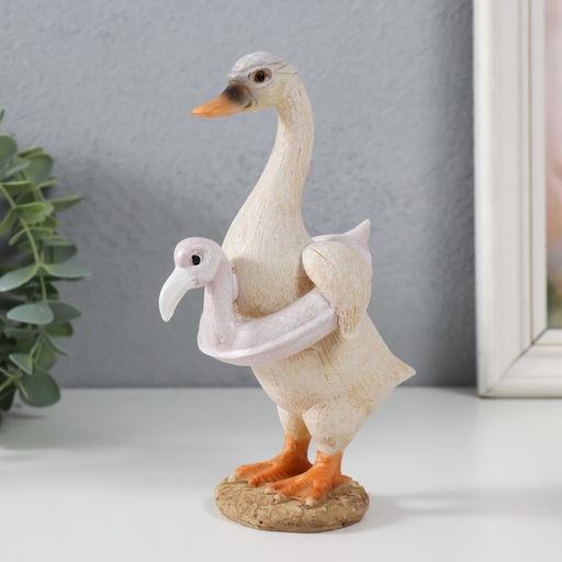 Фигурка полистоун «Гусь в надувном круге: фламинго», 10.5×7.5×16.5 см