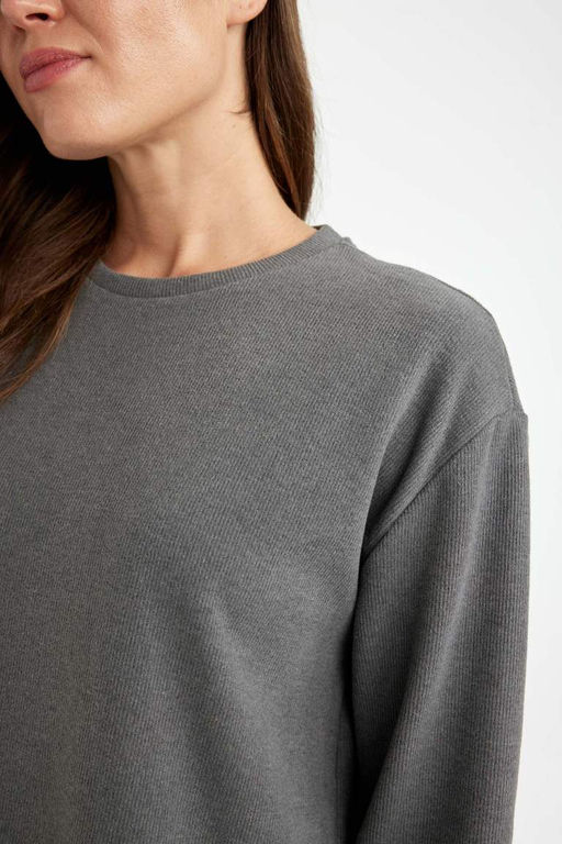Женская однотонная футболка с длинными рукавами из ткани селаник антрацита стандартного кроя с круглым вырезом - Defacto фото 5