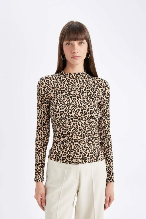 Женская приталенная футболка с длинными рукавами и полуводолазкой с леопардовым принтом - Defacto фото 3
