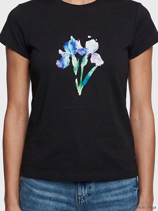 Bisiklet Yaka ?i?ek Bask?l? Kad?n Ti??rt