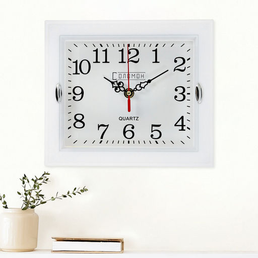 Часы настенные «Лаура», 22.5×19.5 см, плавный ход, белые