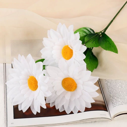 Цена за 10 шт. Цветы искусственные «Ромашки крупные» три бутона, 13×57 см, белые